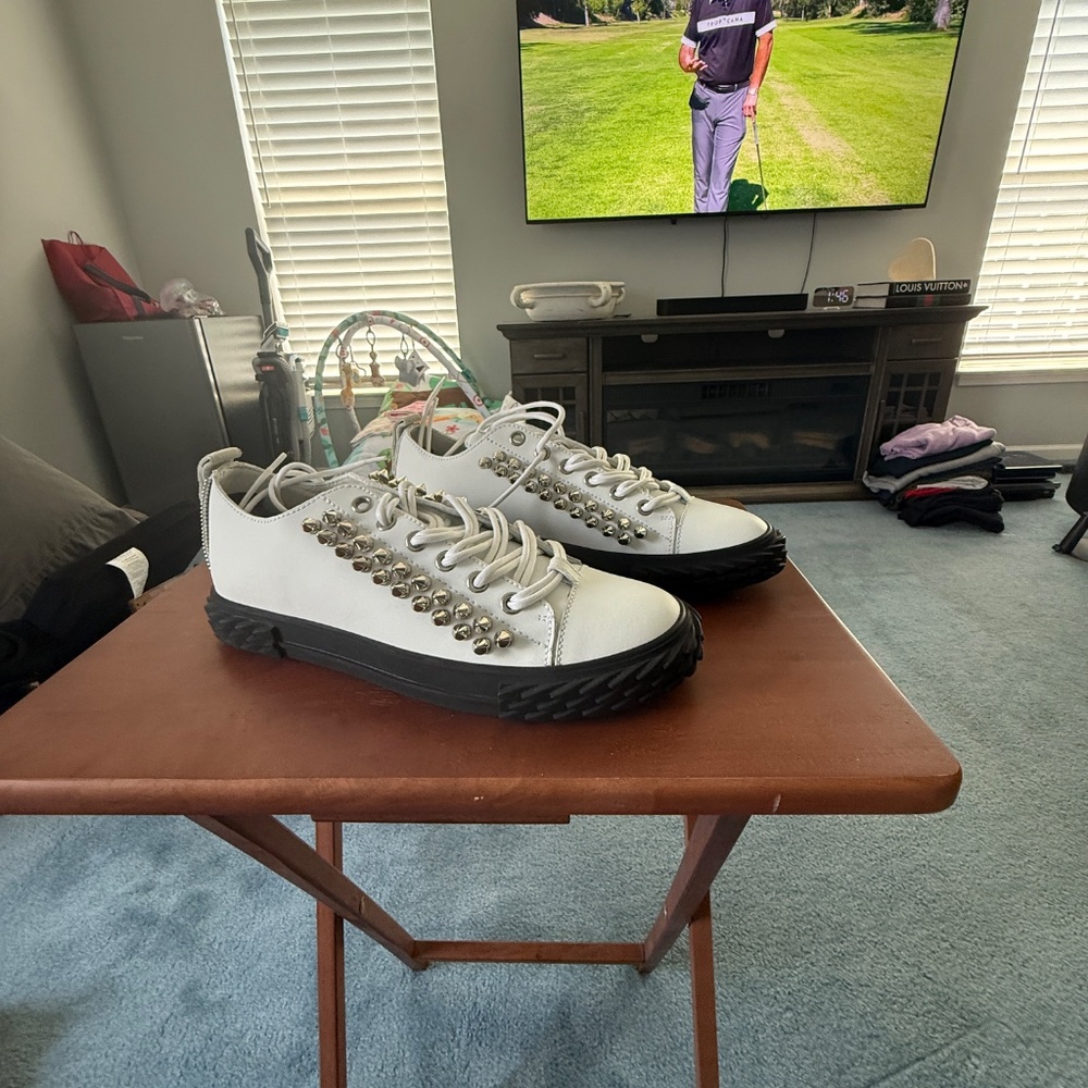 Giuseppe Zanotti White